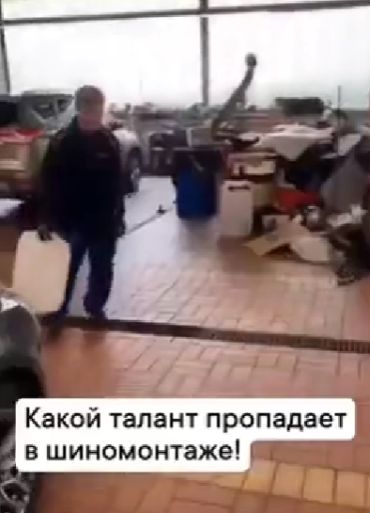 Канистра прилипла