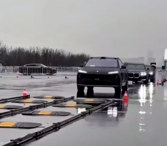 Серийный автомобиль с активной подвеской