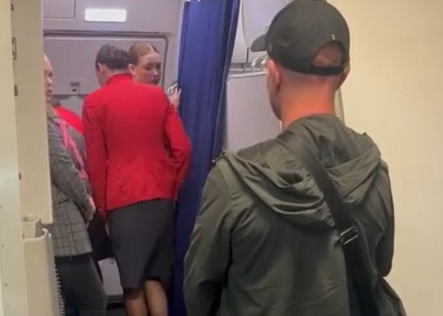Пассажира не пустили на борт самолёта в С.Петербурге по причине сильного опьянения