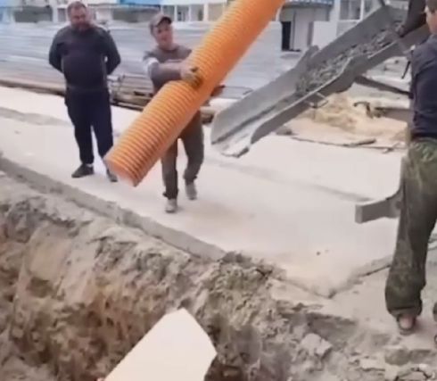 Тем временем на стройке⁠⁠