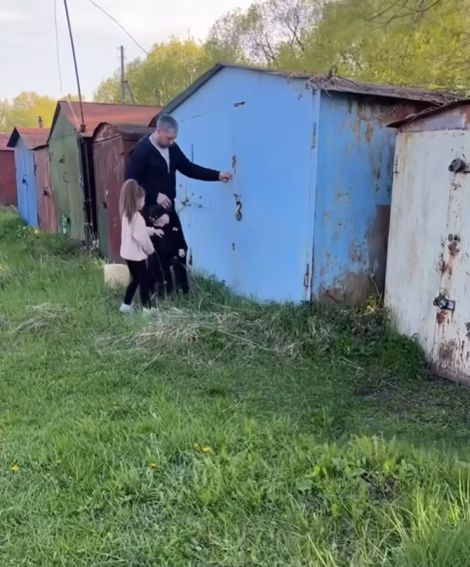В старом гараже⁠⁠
