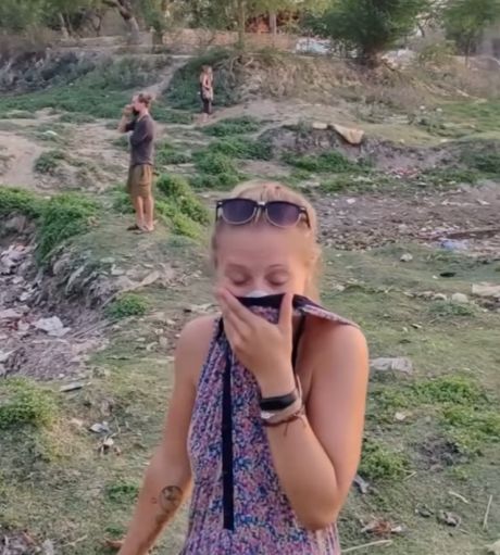 Поляки гуляют возле Тадж Махала⁠⁠
