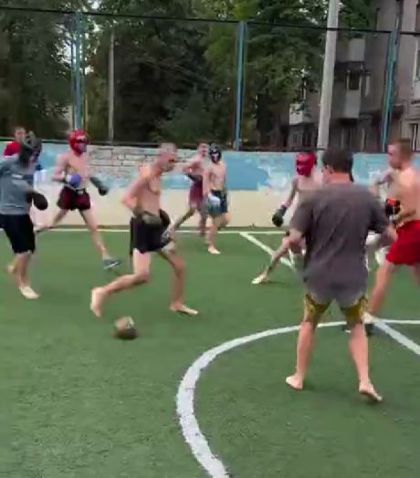 Кто хочет с ними в футбол?