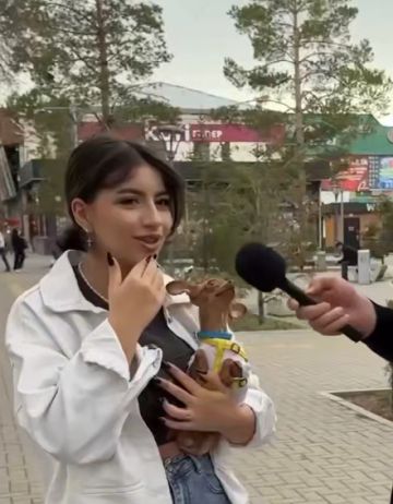 Я должна быть красивая и ходить умная