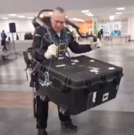 Экзоскелет в действии⁠⁠