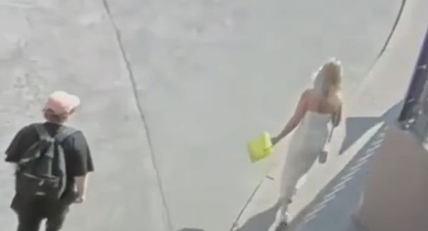 В Питере блондинка дала бой грабителю и отбила свой пакет с полумиллионом рублей