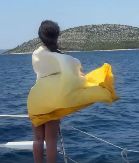 Впереди яхта Джефа Безоса, но ты занят другим зрелищем⁠⁠