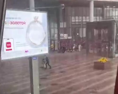 Кому ливень и ураган, а молодым и влюблённым с Ладожской в Питере — лучшее свидание