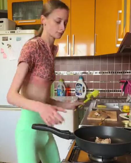 Оно ест... И может отплясывать