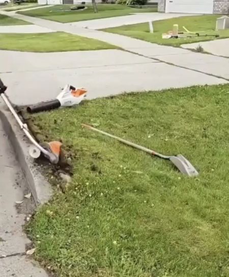 Профессиональная уборка во дворе частного дома
