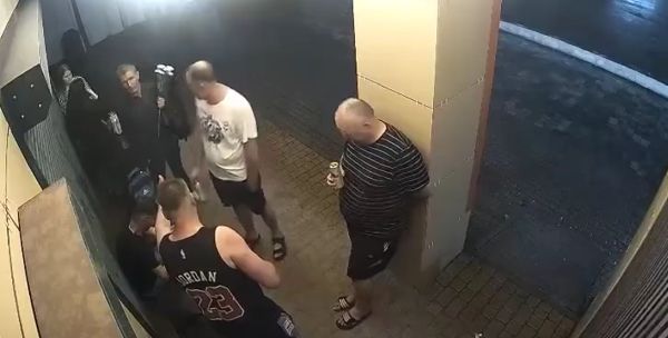 Сейчас уработаю дрища с цветами...
