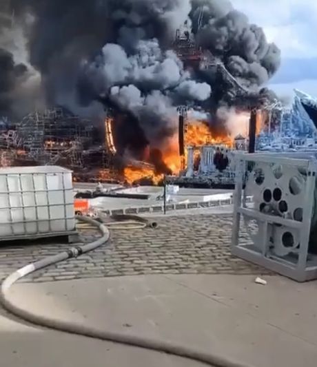 Сильный пожар охватил главную сцену одного из крупнейших музыкальных фестивалей Европы - Tomorrowland