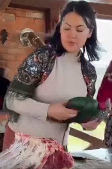 Девчонки тоже любят мясо