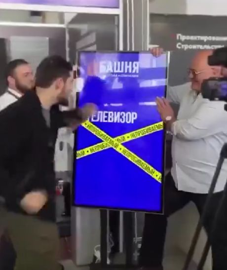 Боксёру дали пробить в «непробиваемый» телевизор, и вот что из этого вышло