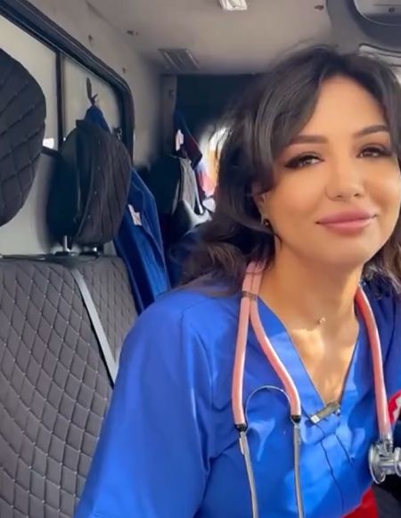 С таким фельдшером ничего болеть не будет