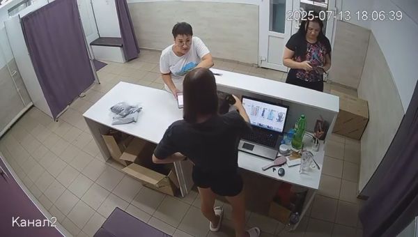 В Биробиджане учительница с дочкой устроили налёт на ПВЗ WB