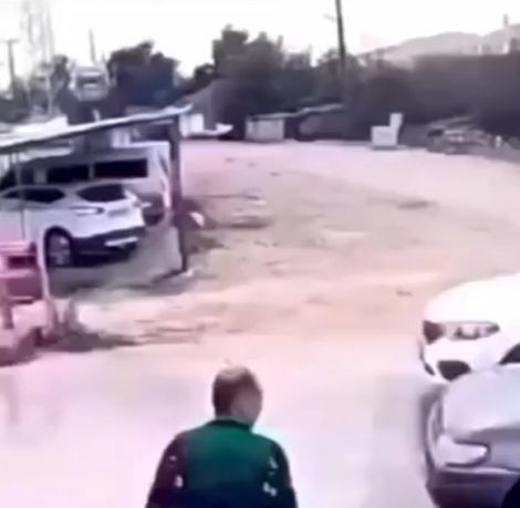 Всегда найдется какой-нибудь баран, который тебя собьёт на дороге⁠⁠