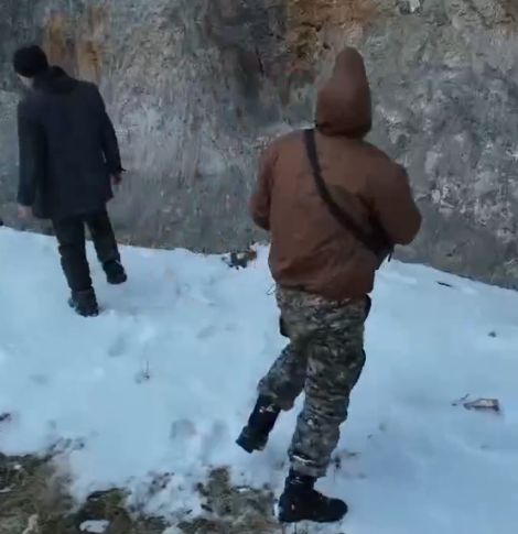В Казахстане обнаружили нечто, похожее на гигантский дверной проем в скале