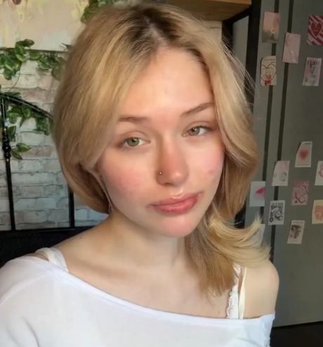 Глухая девушка⁠⁠