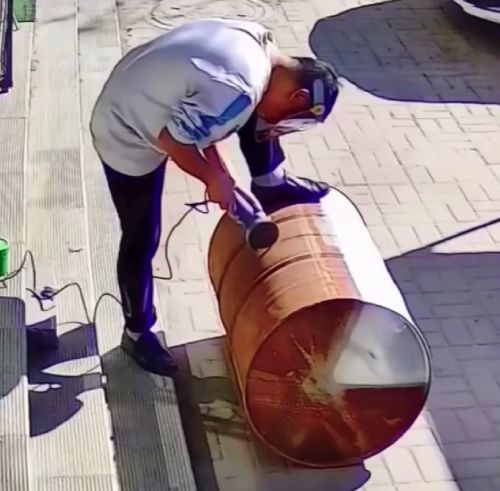 Куда бочка делась?⁠⁠