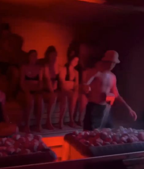 В соцсетях завирусился новый тренд — сауна-рейвы