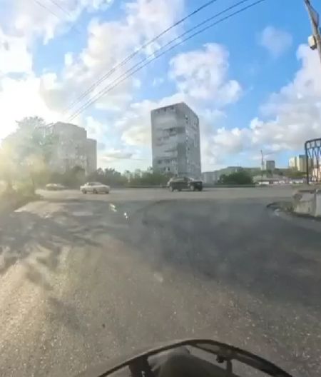 Неожиданно что-то прилетело в бочину