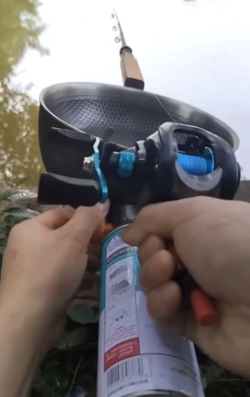 Дайте две: под первое и второе