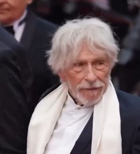 90-летний Пьер Ришар в Каннах-2025, где он представил свой фильм "Человек, который видел медведя, который видел человека"