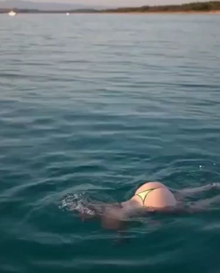 Что-то странное в море