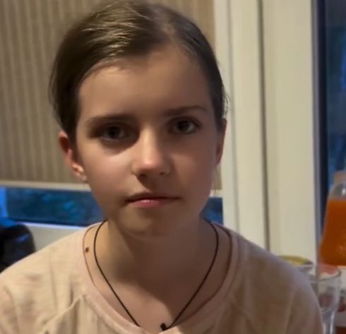 Сестра учит петь⁠⁠