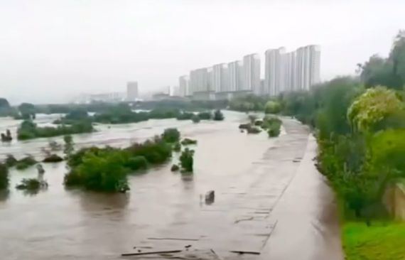 А у вас, кажется, набережная отклеилась...⁠⁠