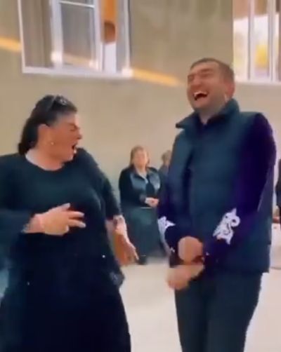 Она явно что-то хочет