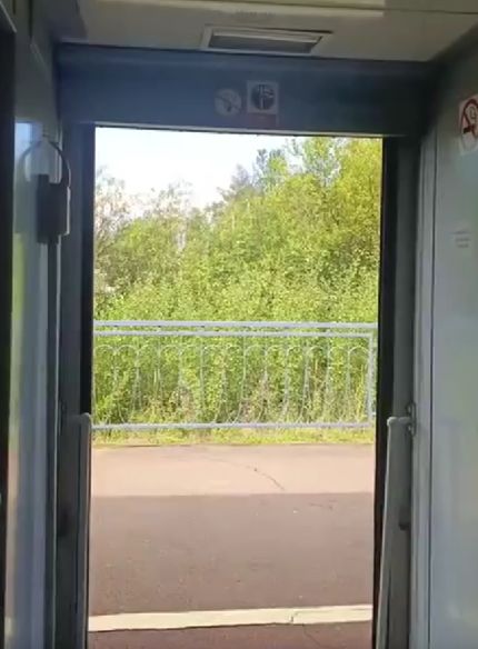 В Питере двери электричек не прощают опоздавших