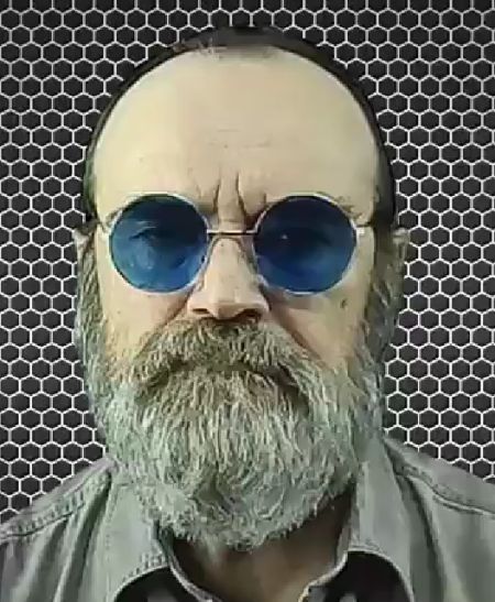 Тут какой-то мужик заговор раскрыл