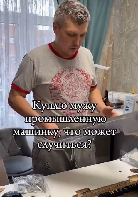 Баленсиага нервно наматывает сопли на локоть...