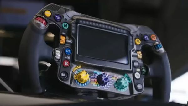 Как устроен руль болида F1