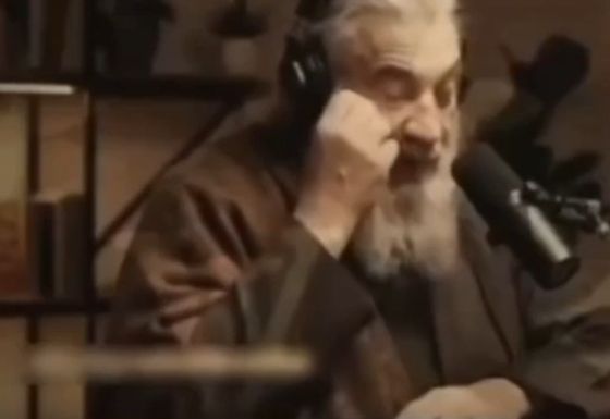 А батюшка хорош!