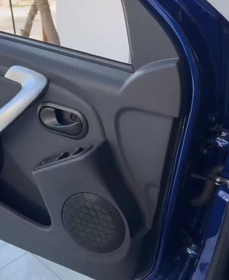 Новая Lada Largus за почти 2 млн рублей оказалась пустышкой