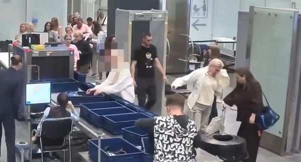 19 летняя девушка в белой худи с надписью OBNAL украла из корзины в аэропорту "Пулково" часы и улетела рейсом в Азербайджан