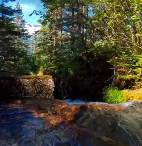 Как выглядит водопад изнутри