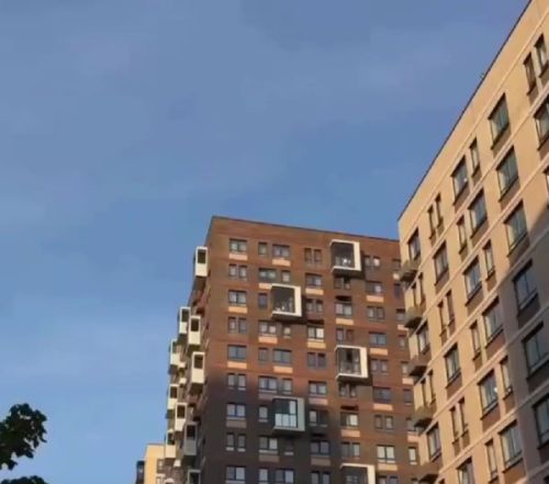 Студии в Москве настолько маленькие, что туалеты начали размещать на балконах?⁠⁠