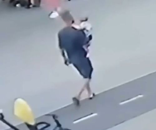 Семейка на прогулке