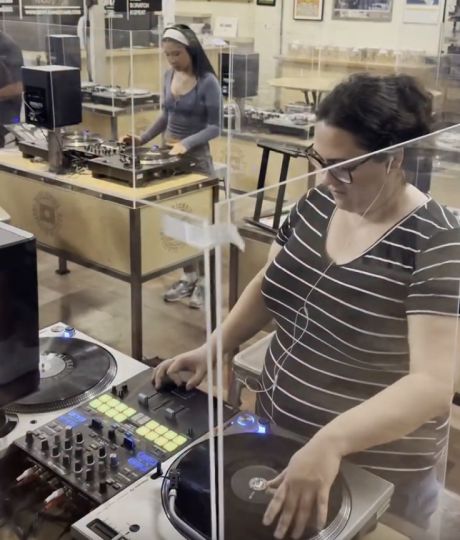 Урок в DJ-школе