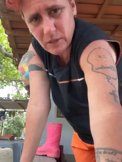 Внутри сапога что-то есть...