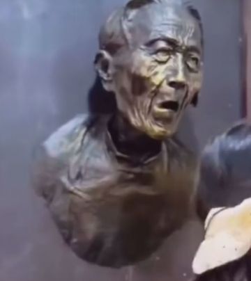 Эта скульптура в Мемориальном зале «Женщин для утешения» в Китае никогда не перестаёт плакать⁠⁠