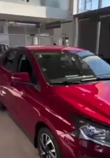 Осмотр новой Lada Iskra в салоне