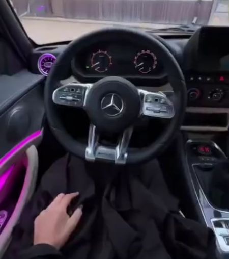 АвтоВАЗ представил «Ниву» в комплектации Mercedes Ultra Premium Rich Mega Deluxe Exclusive Vibe Version