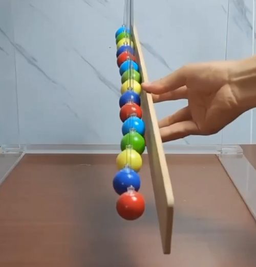 Физика бывает не только нудной, но и залипательной⁠⁠