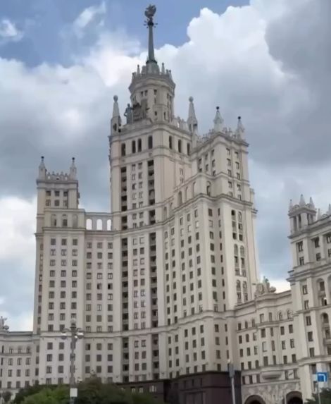 Ребята сняли квартиру в легендарной высотке на Котельнической набережной