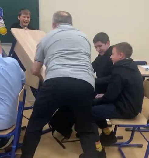 Ученики довели учителя